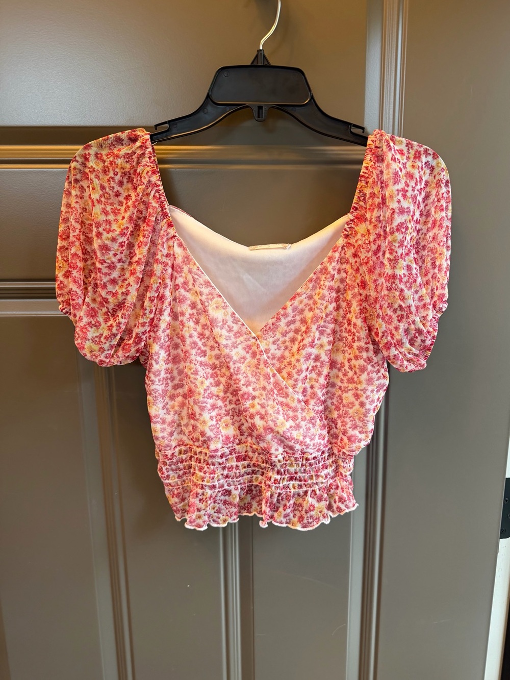 Altar’d State Floral Puff-Sleeve Smocked Waist Pink Crop Top, Size S